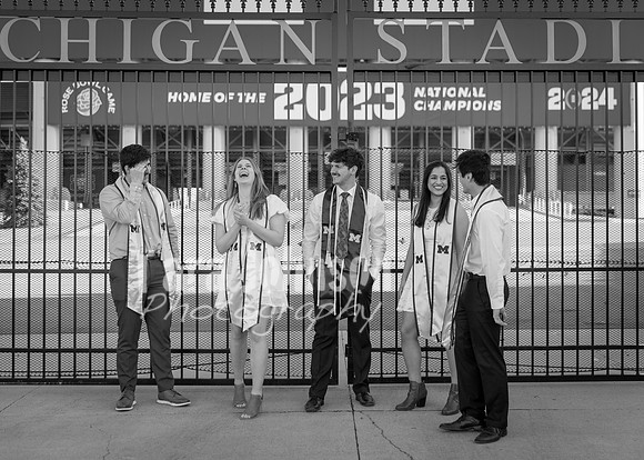Kera & Friends Grad Photos W25 B&W (149 of 259)