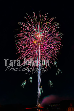 2022 Cedar Island Fireworks - TJP (18 of 25)