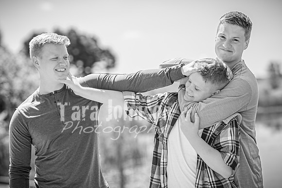 Hendrickson Family @ Indian Springs - BW - TJP (10 of 29)