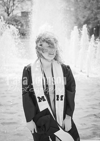 24 Grad Pictures - Kara BW-73