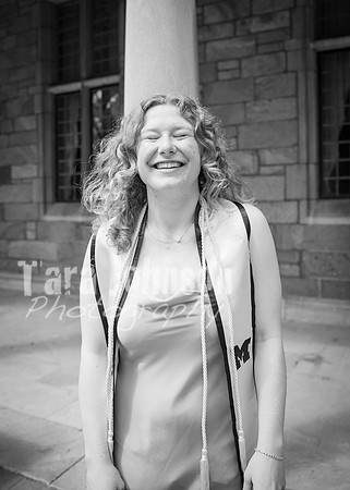24 Grad Pictures - Kara BW-7