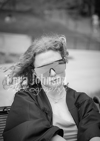 24 Grad Pictures - Kara BW-100
