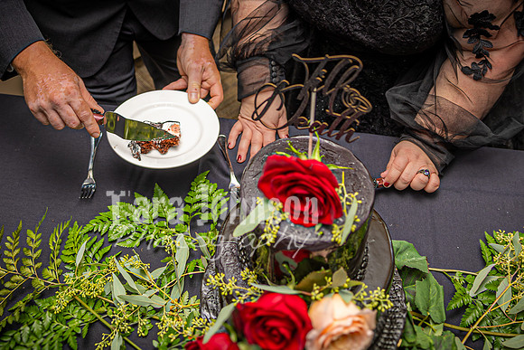 Eric & Elyse - Wedding Cake - TJP (11 of 18)