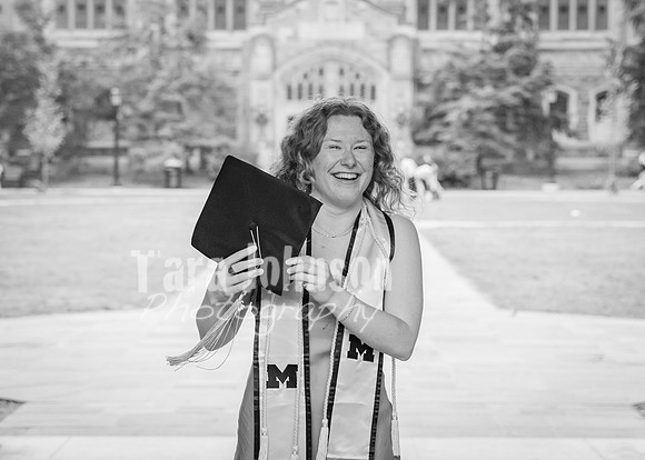 24 Grad Pictures - Kara BW-57