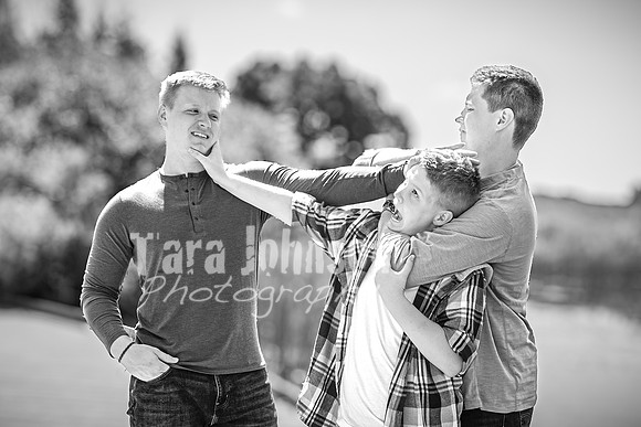 Hendrickson Family @ Indian Springs - BW - TJP (8 of 29)