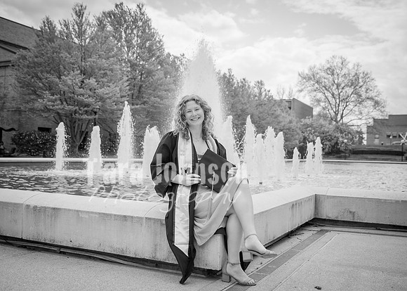 24 Grad Pictures - Kara BW-96