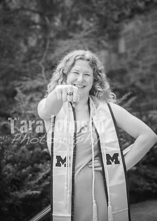 24 Grad Pictures - Kara BW-18