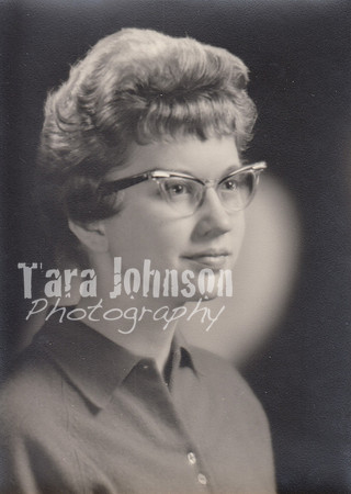 1961 Linda Senior Portrait