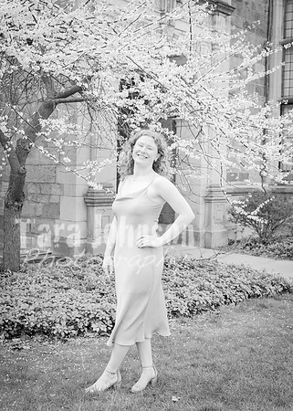 24 Grad Pictures - Kara BW-64