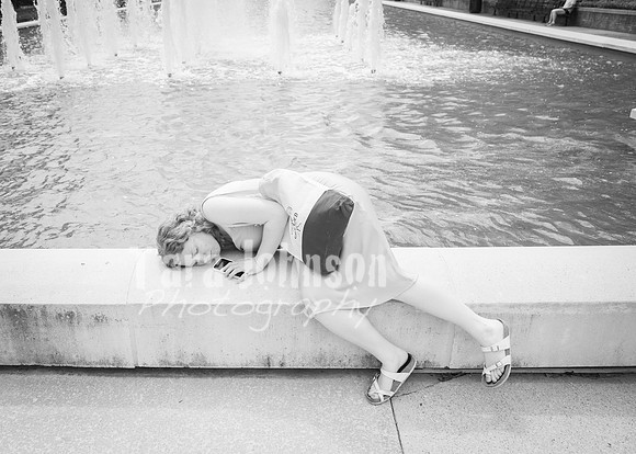 24 Grad Pictures - Kara BW-71