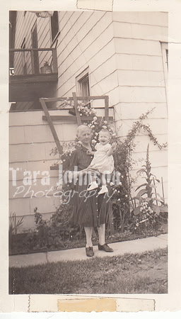 1944 Linda & Grandma Bartel