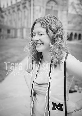24 Grad Pictures - Kara BW-11