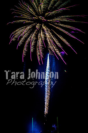 2022 LHS Fireworks - TJP (30 of 90)